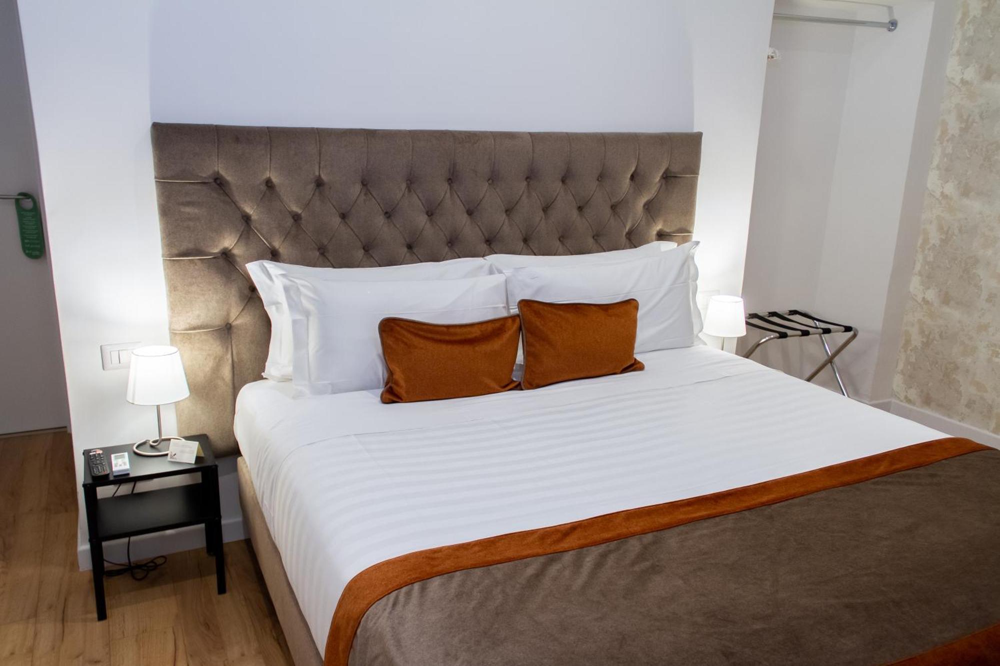 Home At Rome St. Peter Rooms&Apartment ภายนอก รูปภาพ