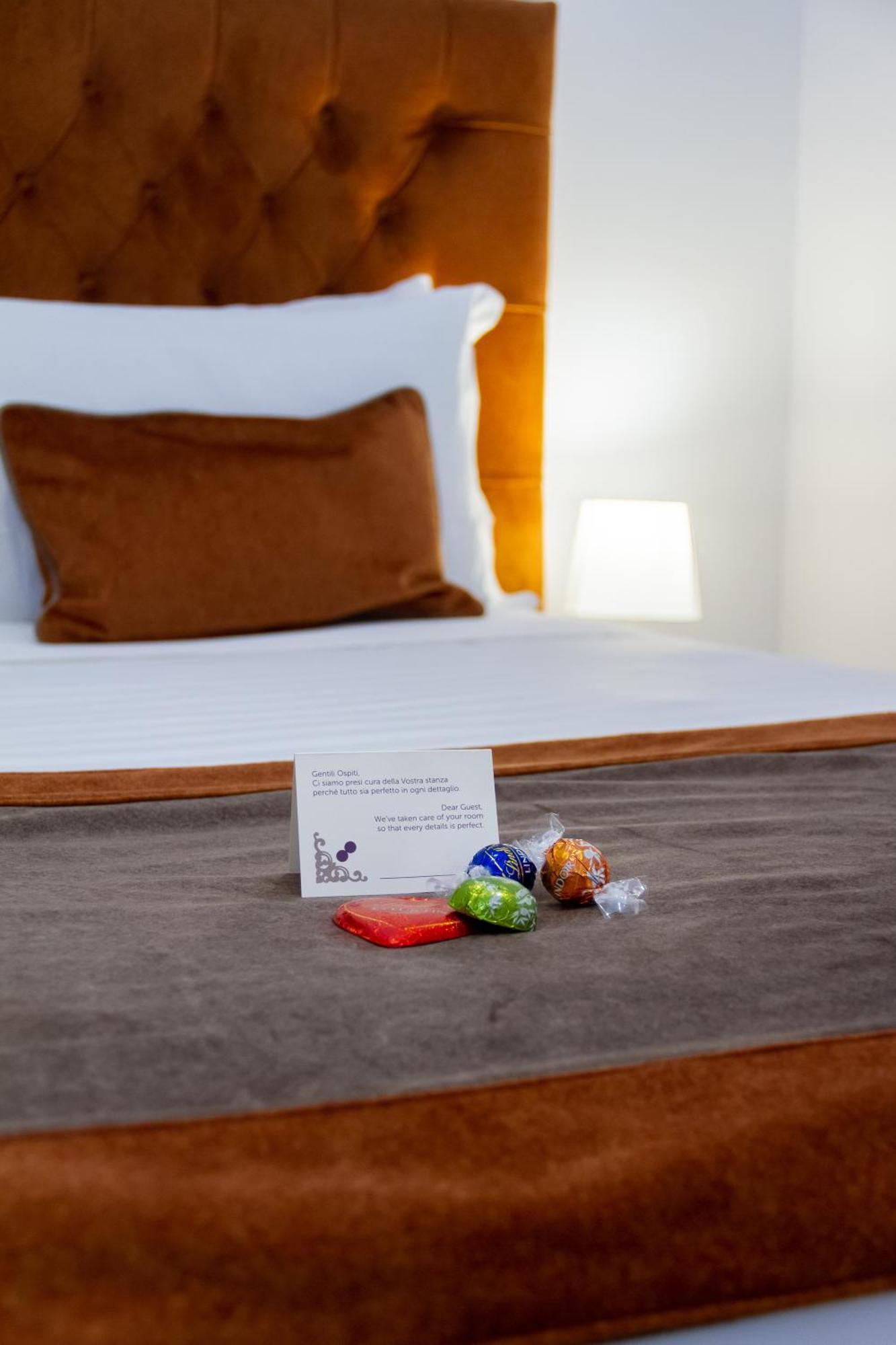 Home At Rome St. Peter Rooms&Apartment ภายนอก รูปภาพ