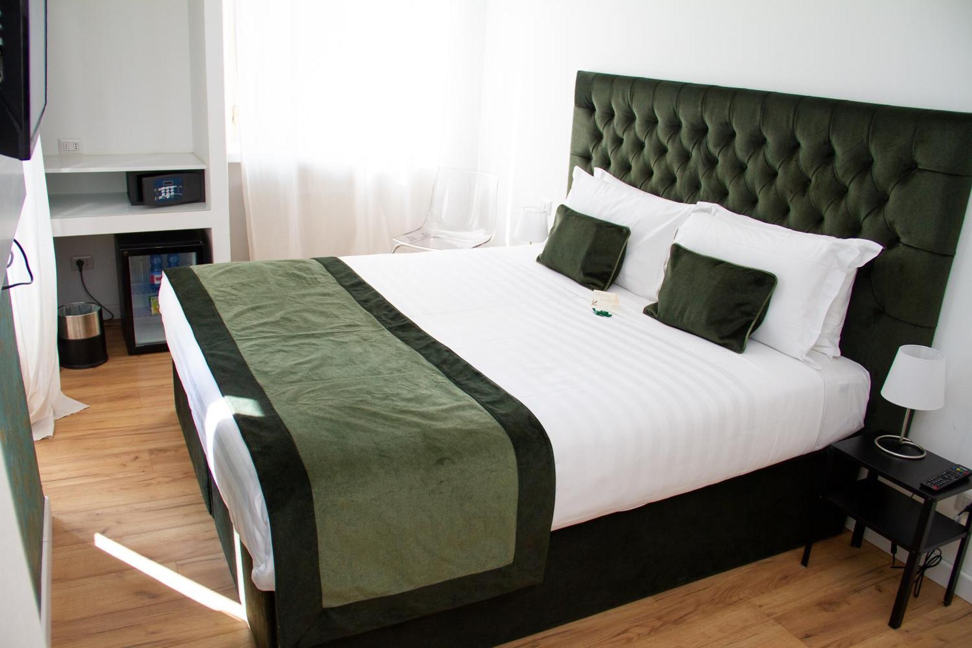 Home At Rome St. Peter Rooms&Apartment ภายนอก รูปภาพ