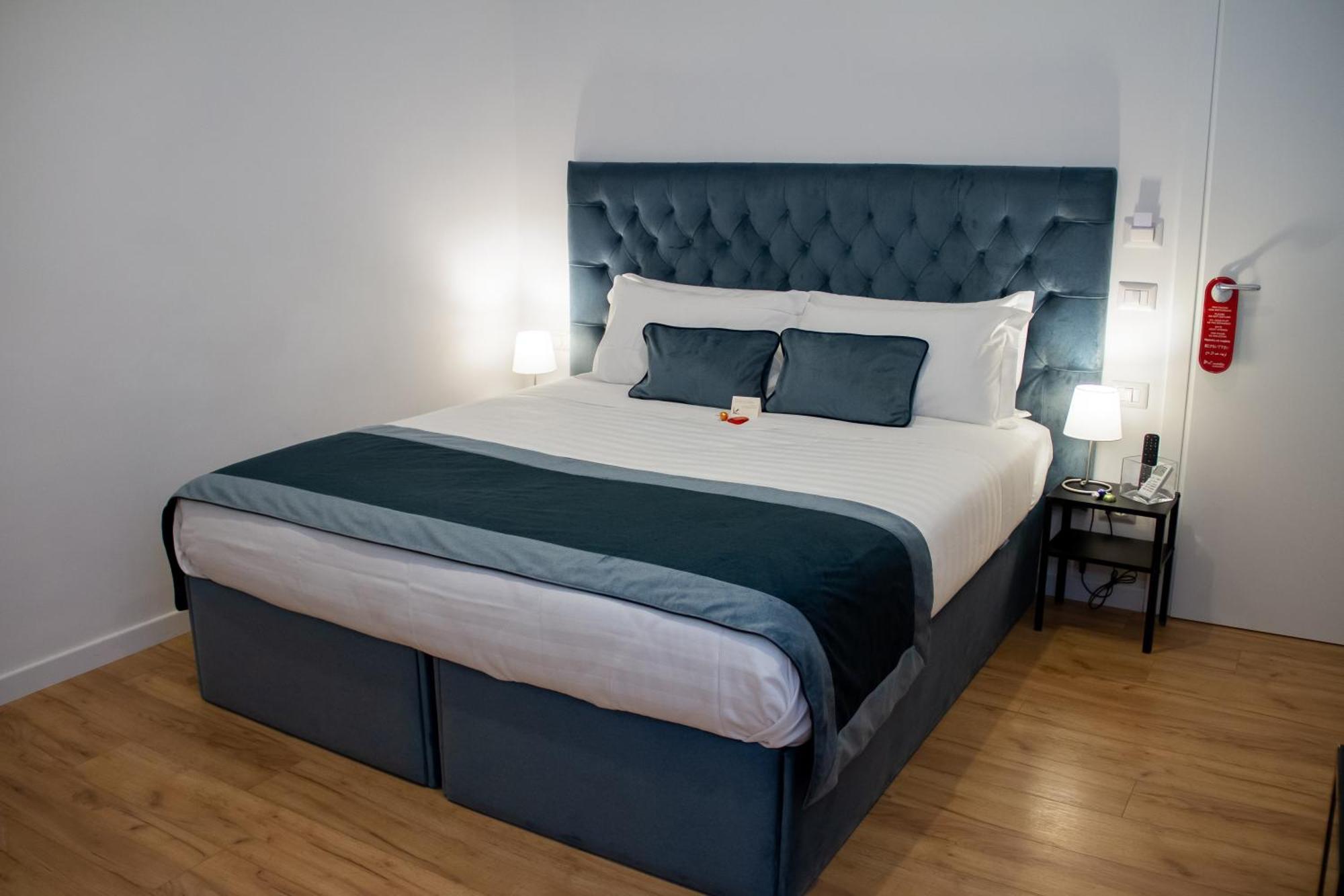 Home At Rome St. Peter Rooms&Apartment ภายนอก รูปภาพ