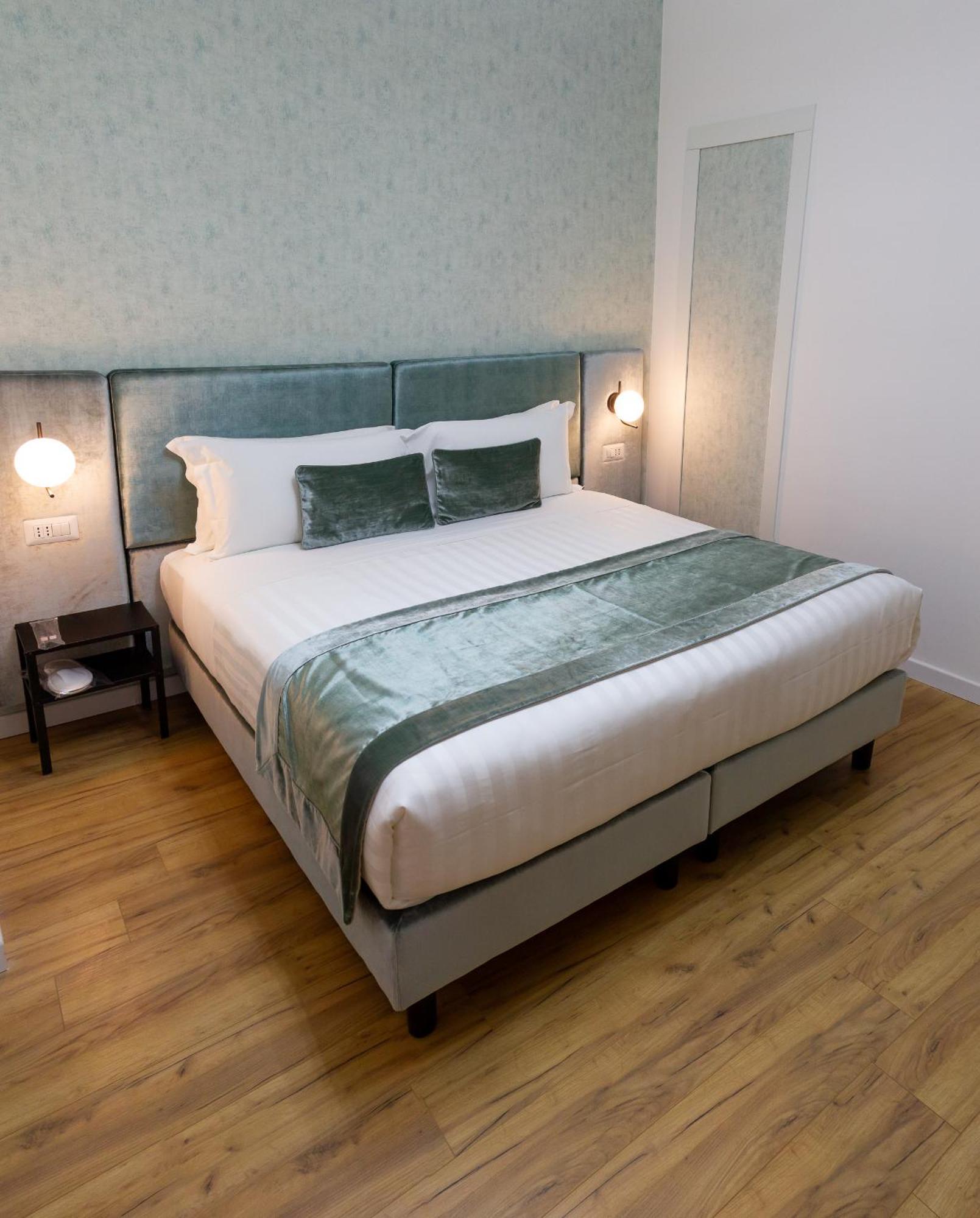 Home At Rome St. Peter Rooms&Apartment ภายนอก รูปภาพ