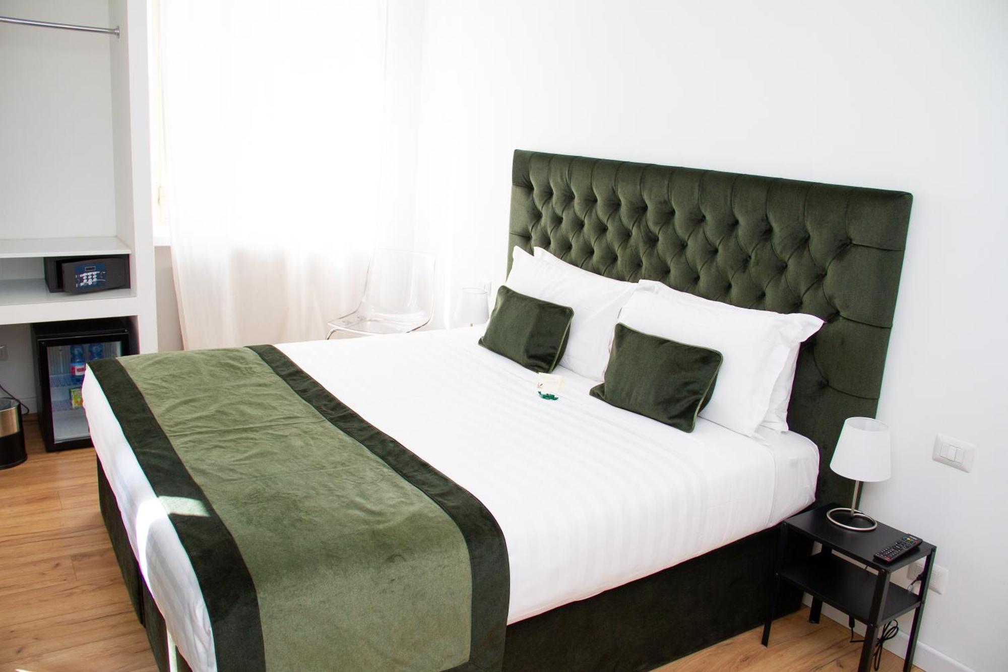 Home At Rome St. Peter Rooms&Apartment ภายนอก รูปภาพ