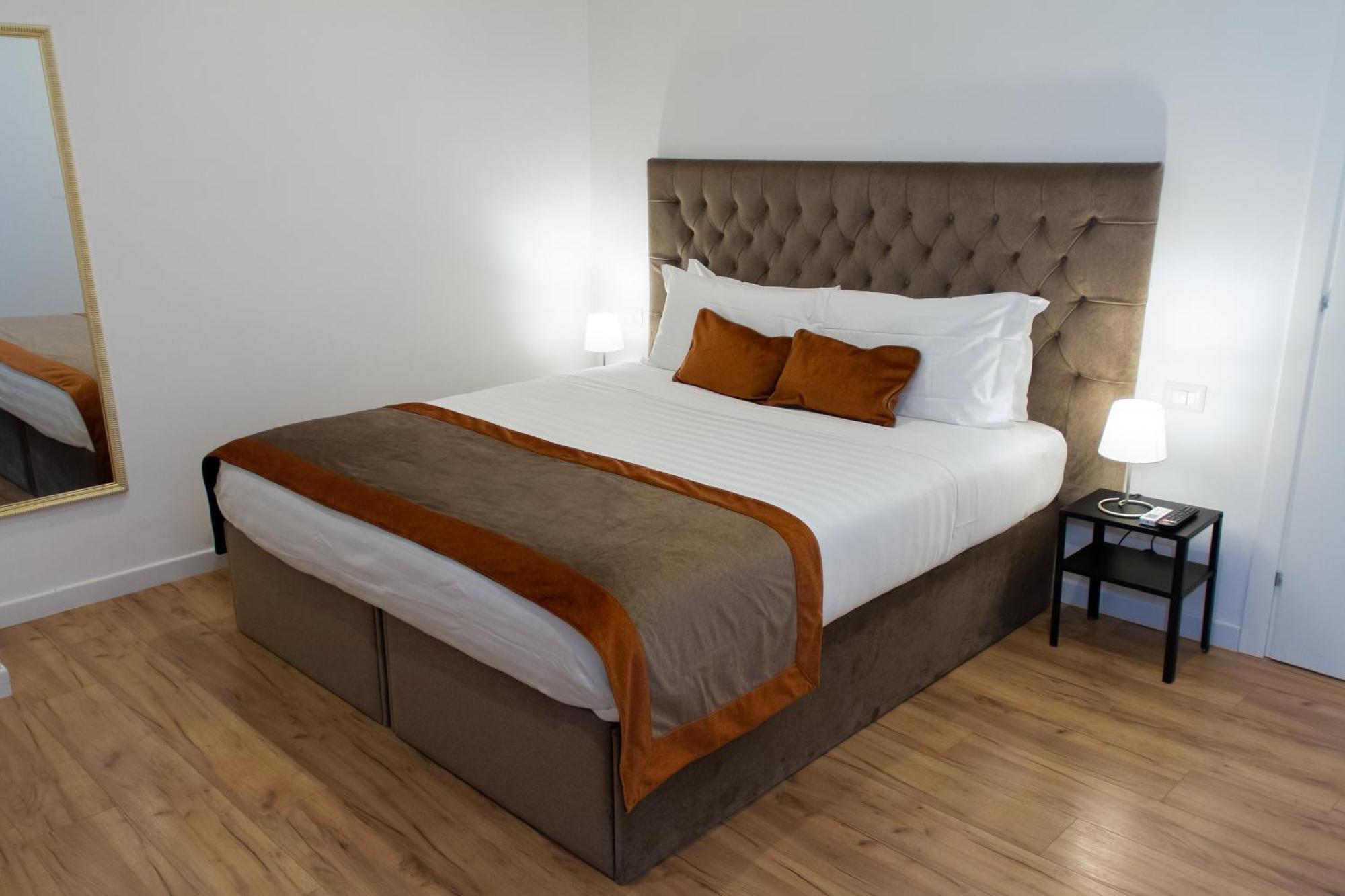 Home At Rome St. Peter Rooms&Apartment ภายนอก รูปภาพ