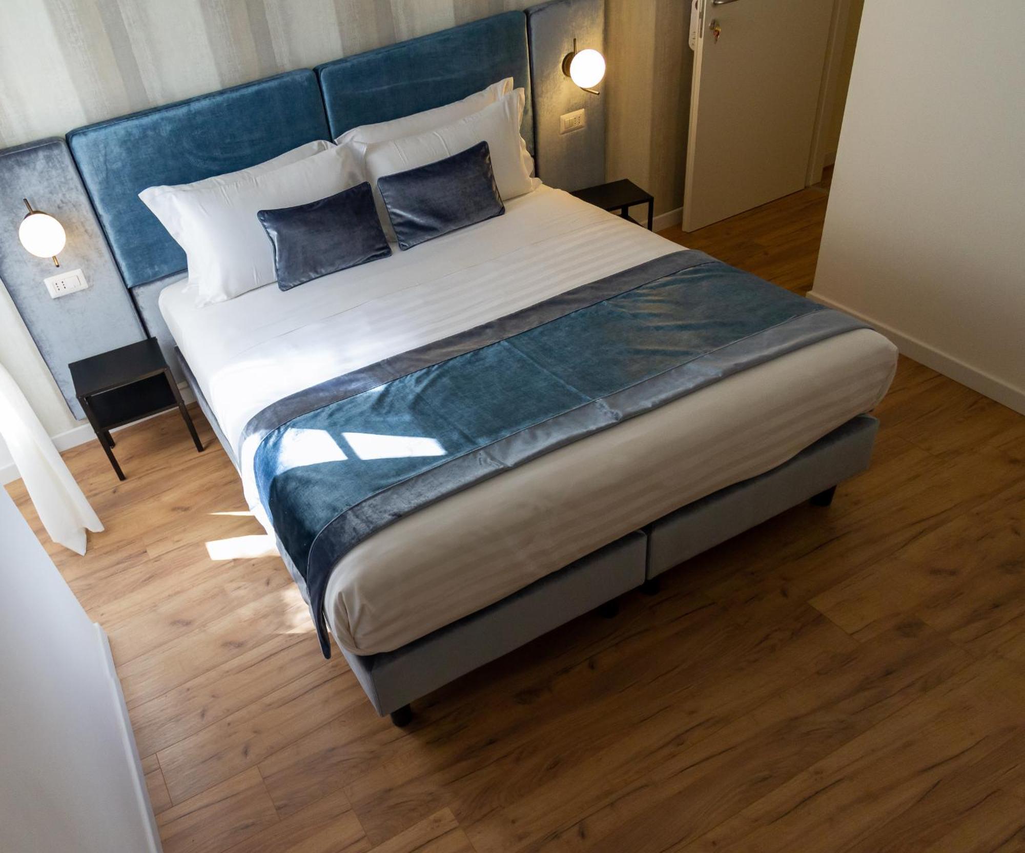 Home At Rome St. Peter Rooms&Apartment ภายนอก รูปภาพ