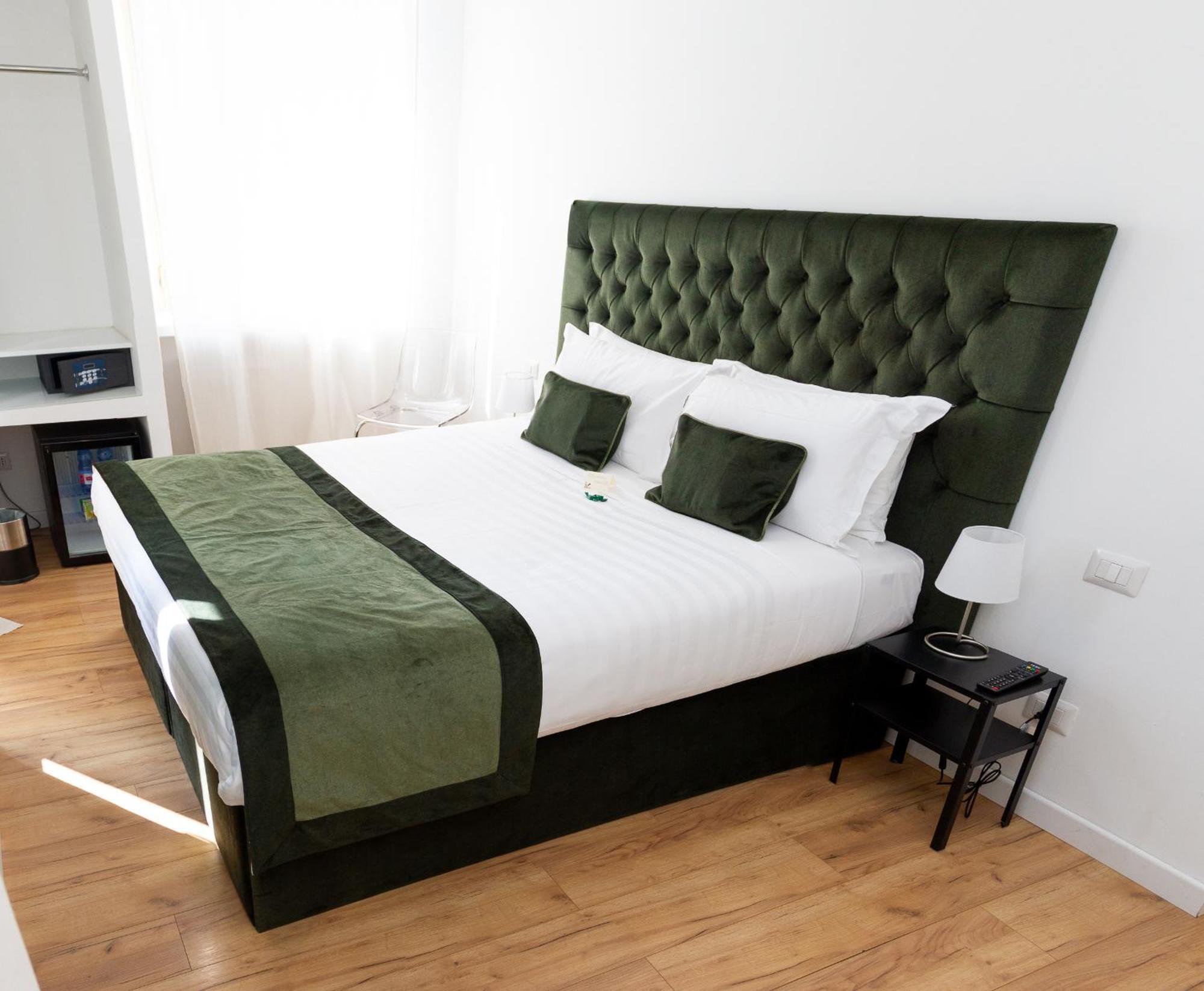 Home At Rome St. Peter Rooms&Apartment ภายนอก รูปภาพ