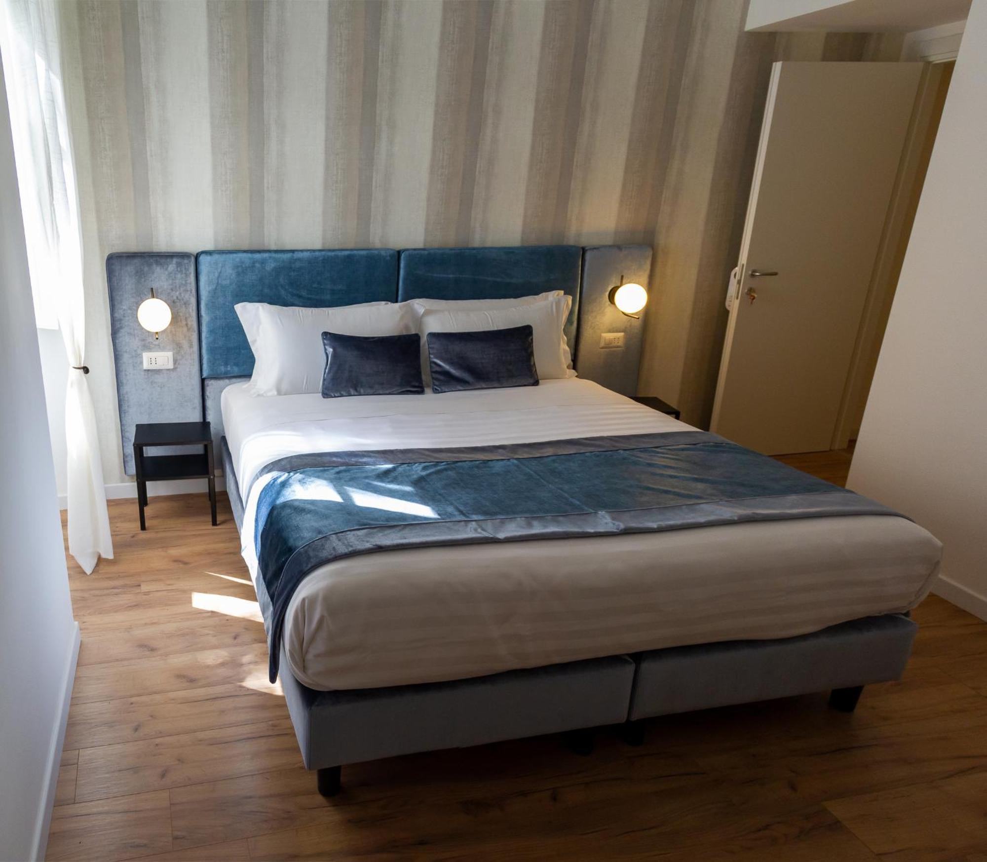 Home At Rome St. Peter Rooms&Apartment ภายนอก รูปภาพ